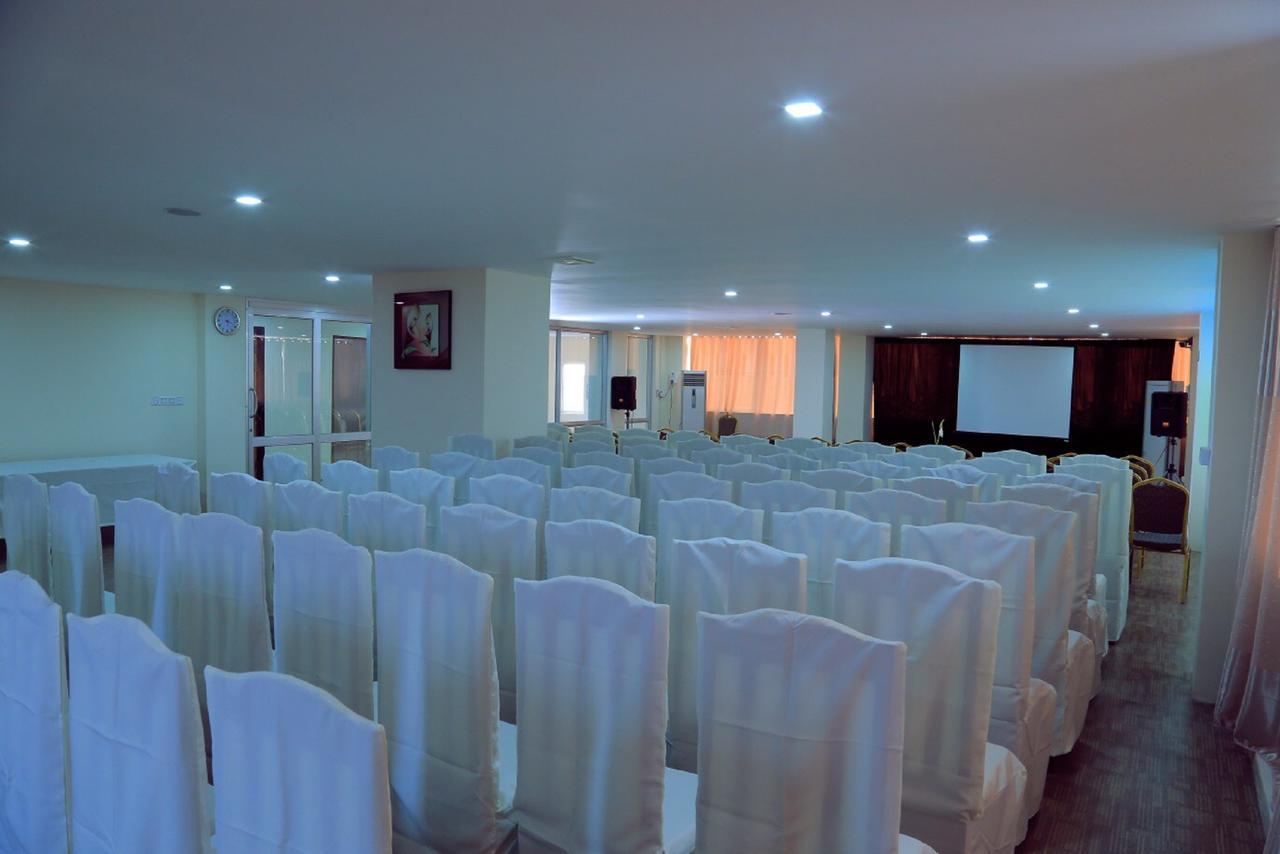 โรงแรมคิงแอนด์ควีน โมนยวา ภายนอก รูปภาพ