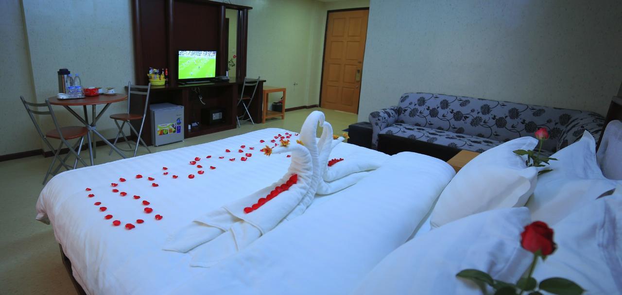 โรงแรมคิงแอนด์ควีน โมนยวา ภายนอก รูปภาพ